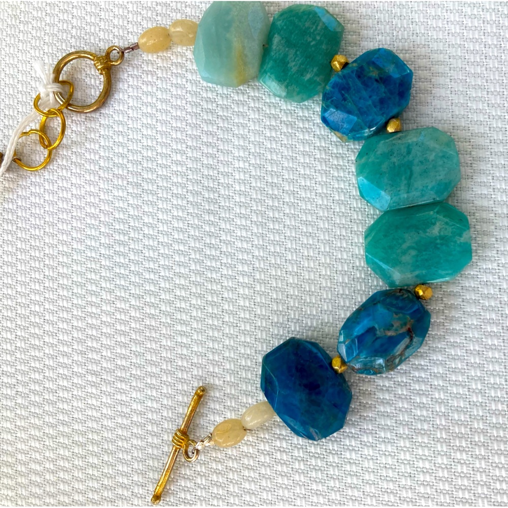 Blues in Apatite and Azurite